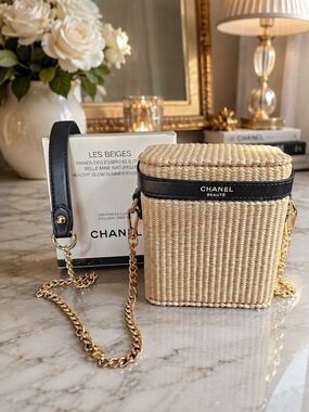 Chanel Les Beiges Woven Straw Crossbody Bag in Natural